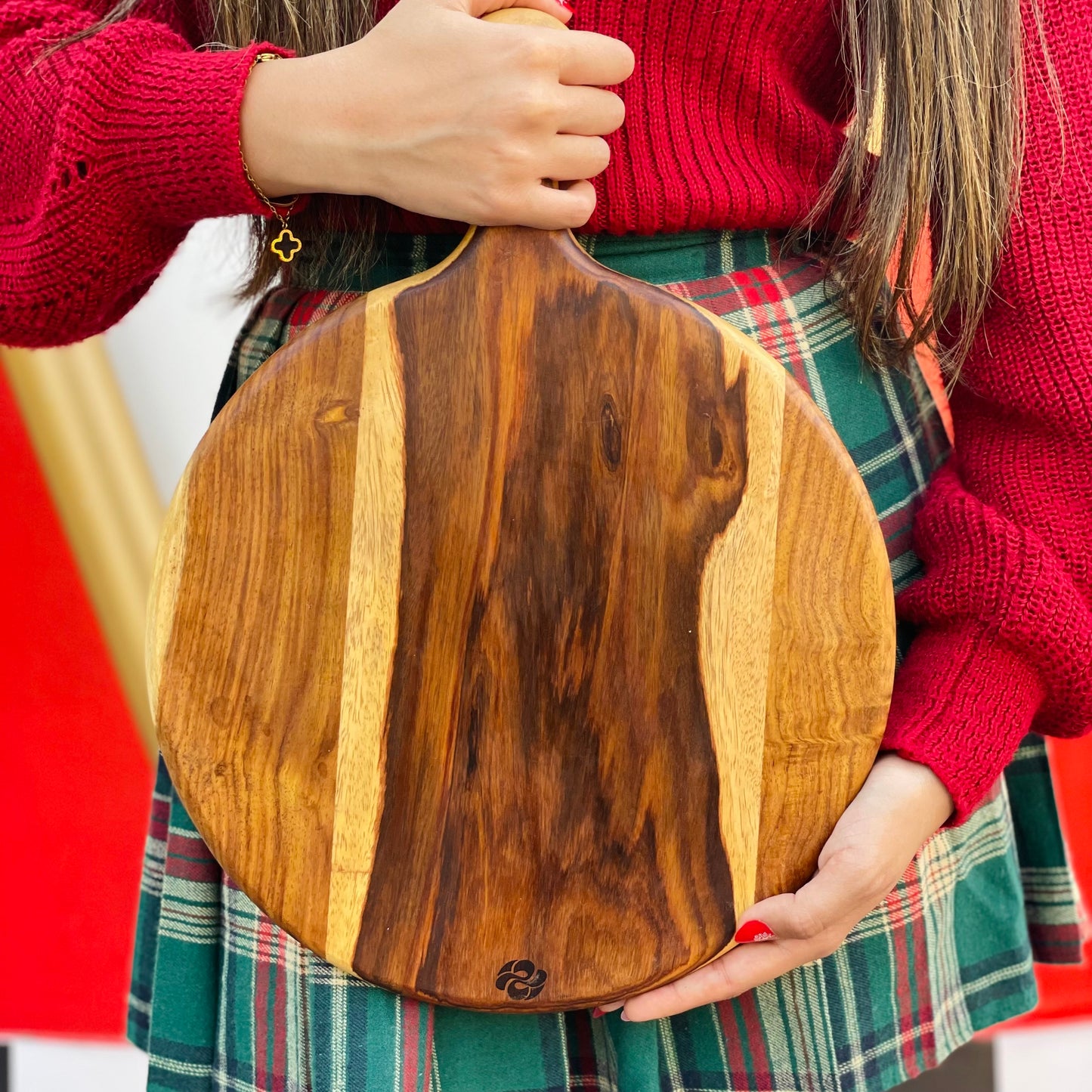 Rounded cutting board