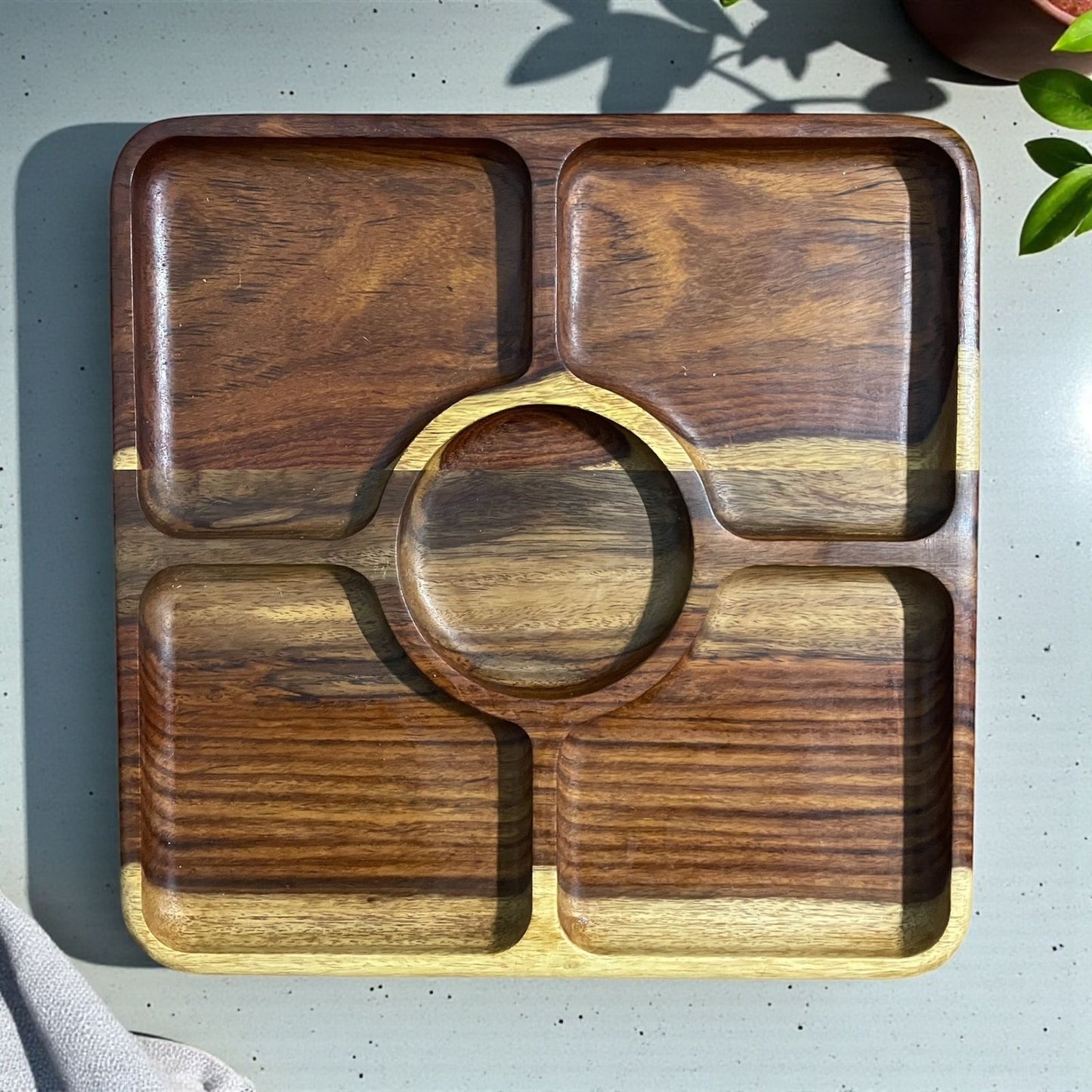 Square nuts tray