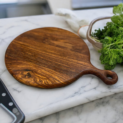 Rounded cutting board