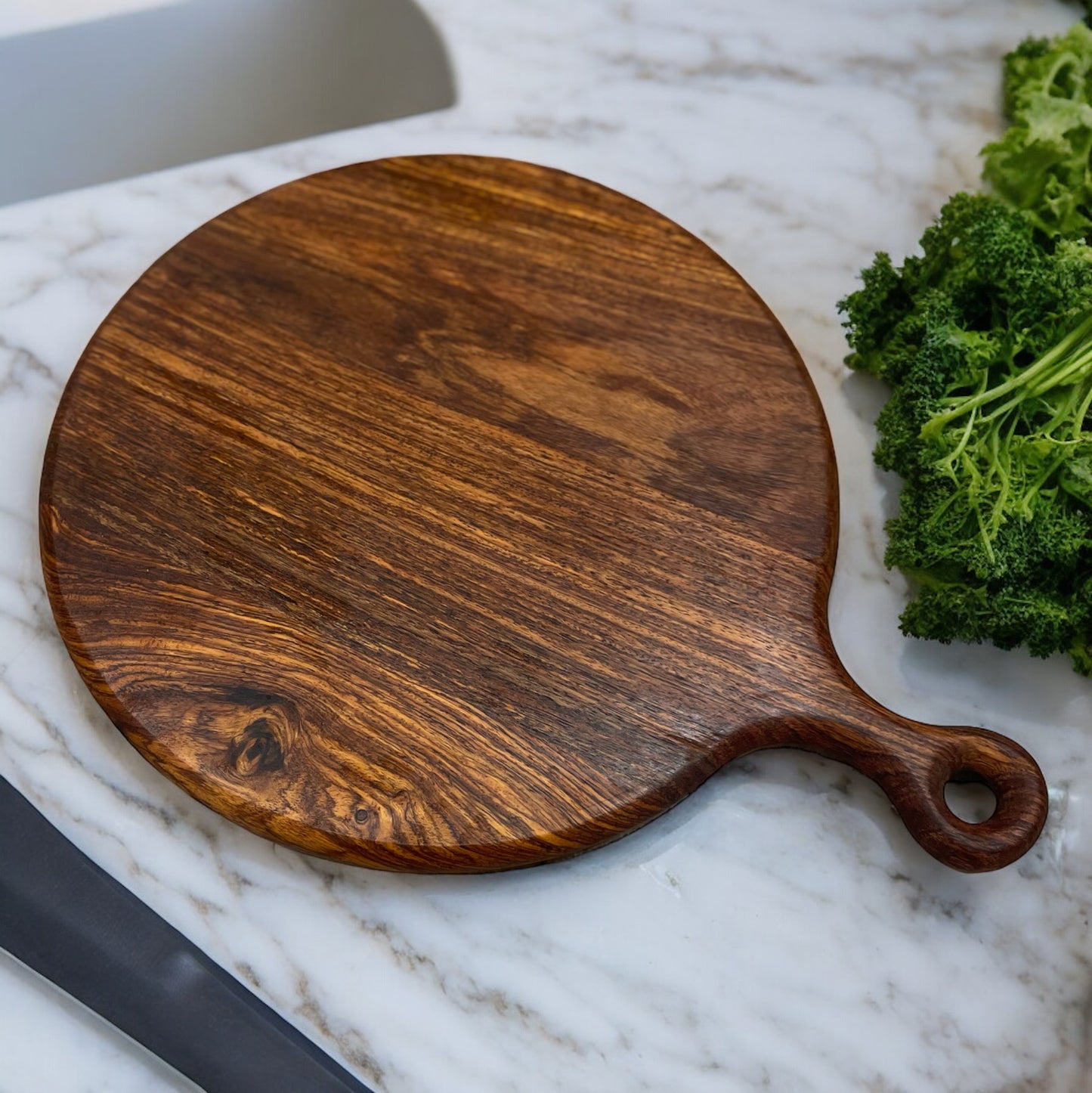 Rounded cutting board